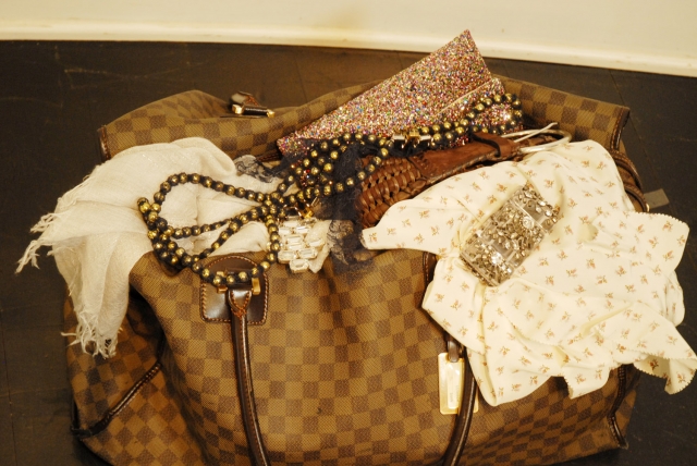 suitcases for girls. What do girls put in their